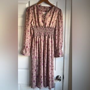 Selling gorgeous vintage dress mid-dress in pink floral! Beautiful fit & classy